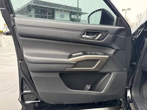 Used 2024 Nissan Pathfinder Platinum w/ Lighting Package (N93) image 33