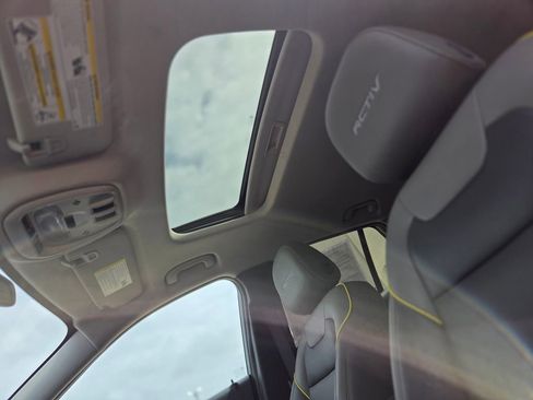 Used 2025 Chevrolet Trax ACTIV w/ Sunroof Package FWD image 29