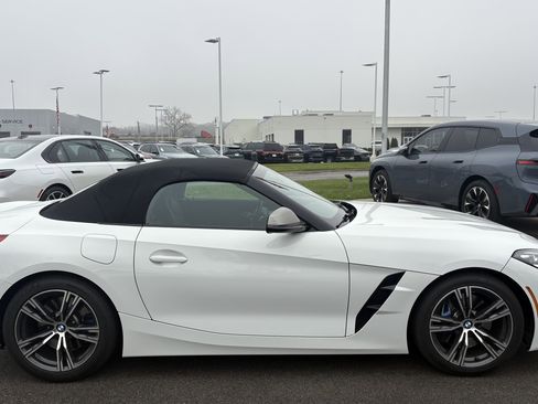 Used 2022 BMW Z4 M40i image 11