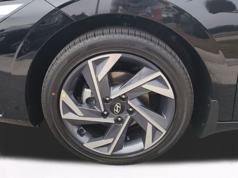 New 2026 Hyundai Elantra Limited image 11