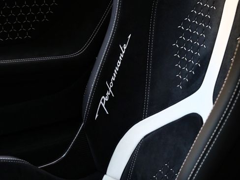 Used 2018 Lamborghini Huracan Performante image 23