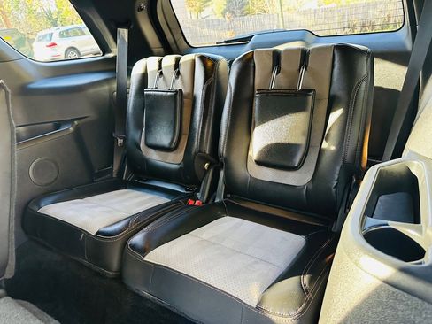 Used 2017 Ford Explorer XLT w/ Equipment Group 202A image 19
