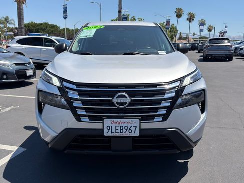 Used 2024 Nissan Rogue S FWD image 2