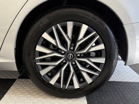 Used 2025 Nissan Altima 2.5 SV FWD image 10