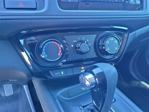 Used 2018 Honda HR-V LX image 24