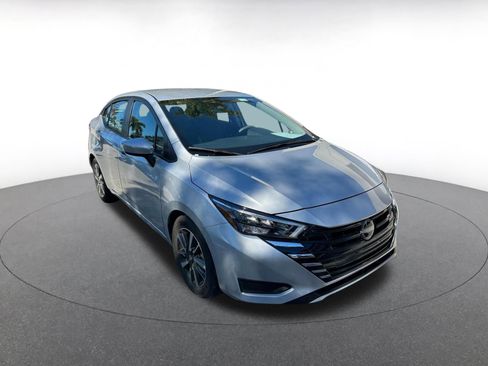 Used 2025 Nissan Versa SV image 2