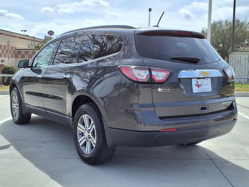 Used 2015 Chevrolet Traverse LT image 2