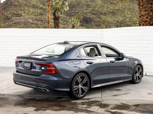 Used 2022 Volvo S60 T8 Inscription w/ Advanced Package image 11