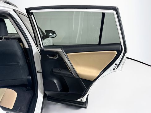 Used 2018 Toyota RAV4 XLE FWD image 30