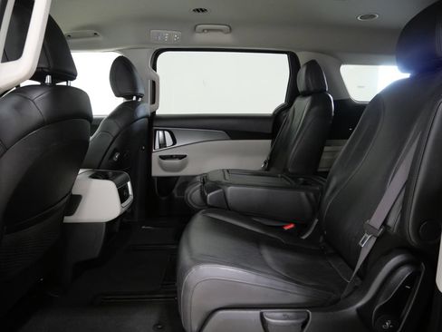 Used 2024 Kia Carnival LX FWD image 24