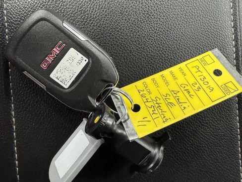 Used 2023 GMC Acadia SLE w/ Driver Convenience Package image 12