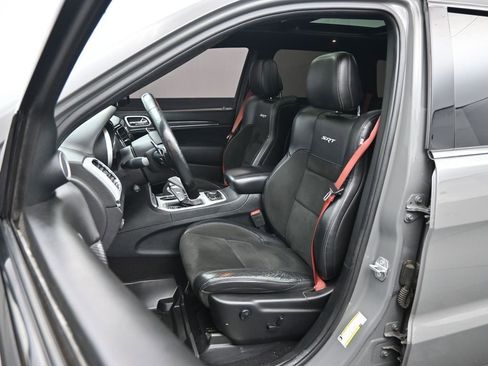 Used 2019 Jeep Grand Cherokee SRT image 23