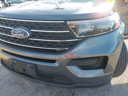 Used 2023 Ford Explorer XLT image 33