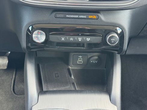 Used 2025 Ford Escape Platinum AWD/4WD image 17