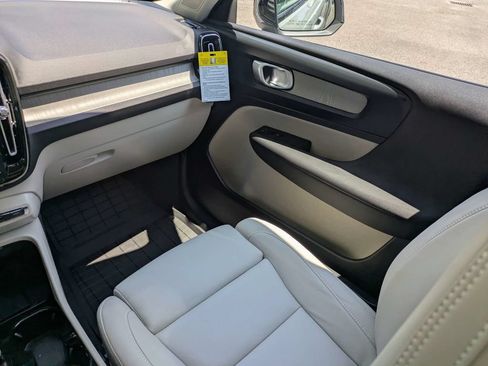 New 2026 Volvo XC40 B4 Plus w/ Protection Package Premier FWD image 18
