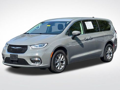 Used 2023 Chrysler Pacifica Touring-L AWD/4WD image 6