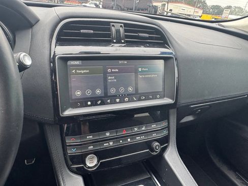 Used 2019 Jaguar F-PACE Prestige image 9