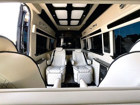 Used 2024 Mercedes-Benz Sprinter 3500 image 22