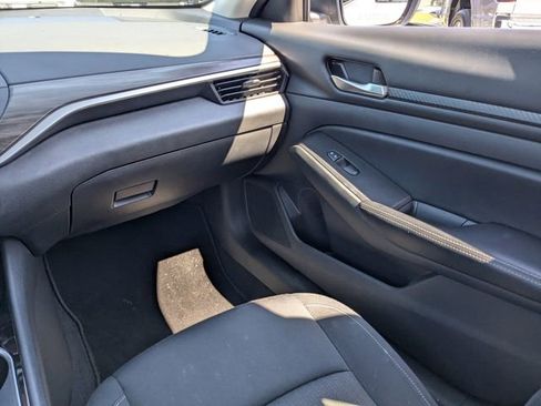 Used 2024 Nissan Altima 2.5 SV image 16