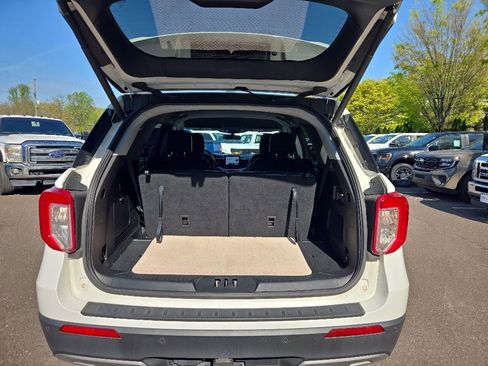 Used 2020 Ford Explorer XLT w/ Equipment Group 202A AWD/4WD image 10