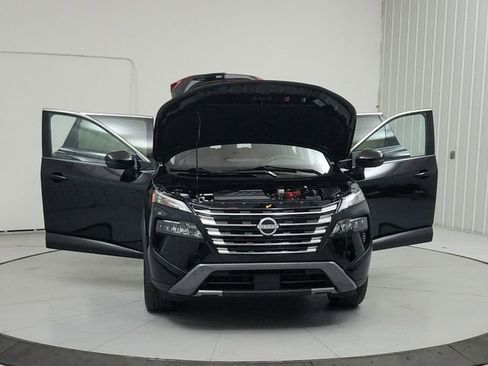 Used 2025 Nissan Rogue SL AWD/4WD image 10