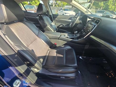 Used 2023 Nissan Maxima SV w/ Floor Mat Group FWD image 10