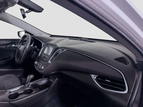 Used 2017 Chevrolet Malibu LT image 30