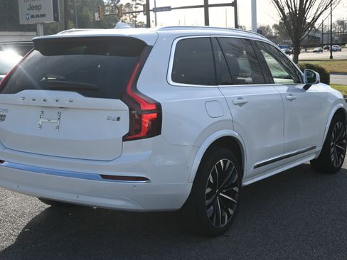 Used 2025 Volvo XC90 B6 Plus image 14