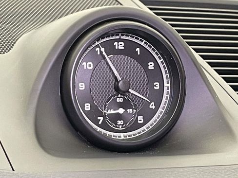 Certified 2025 Porsche Macan image 28