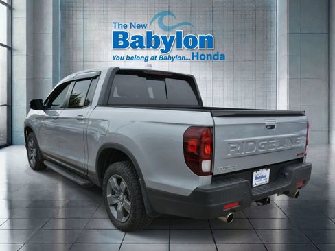 Used 2025 Honda Ridgeline TrailSport image 3