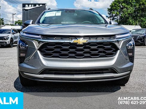 Used 2025 Chevrolet Trax LT FWD image 9