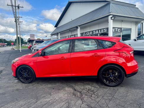 Used 2016 Ford Focus SE w/ Equipment Group 201A FWD image 10