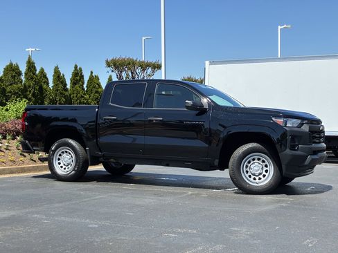 Used 2024 Chevrolet Colorado W/T image 3