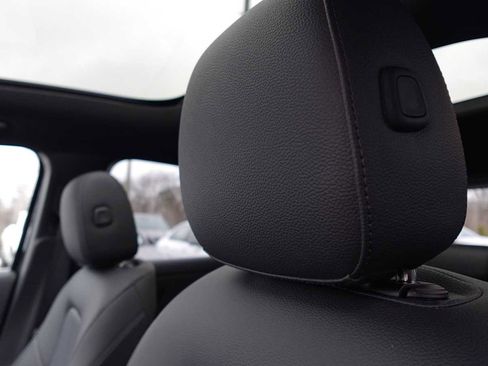 Used 2026 Mercedes-Benz GLA 250 4MATIC image 37