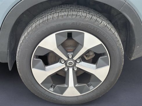 Used 2023 Volvo XC40 B4 Ultimate FWD image 5