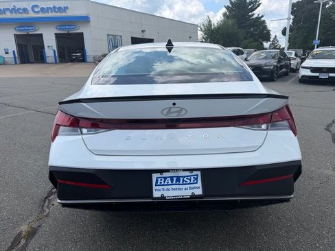 Used 2025 Hyundai Elantra Sport FWD image 4