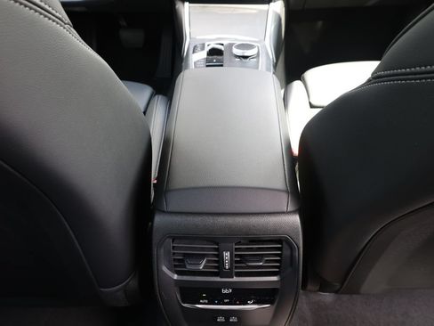 Used 2025 BMW 330i Sedan w/ Premium Package RWD image 28