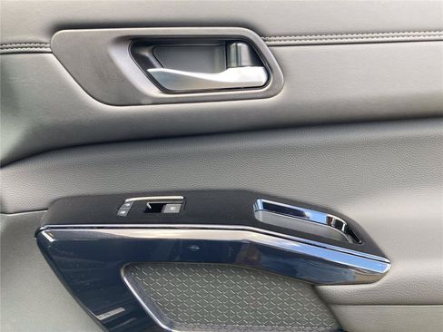 New 2026 Nissan Pathfinder Platinum FWD image 31