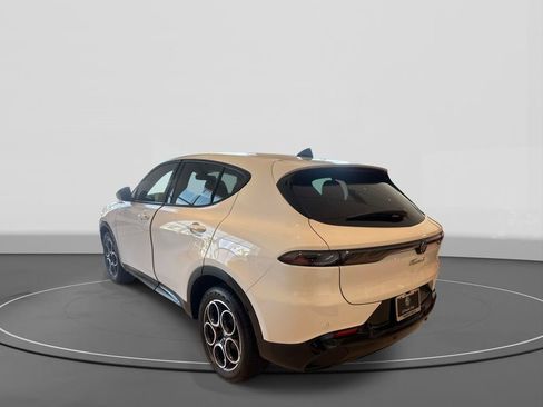 New 2026 Alfa Romeo Tonale w/ Black Premium Package image 4