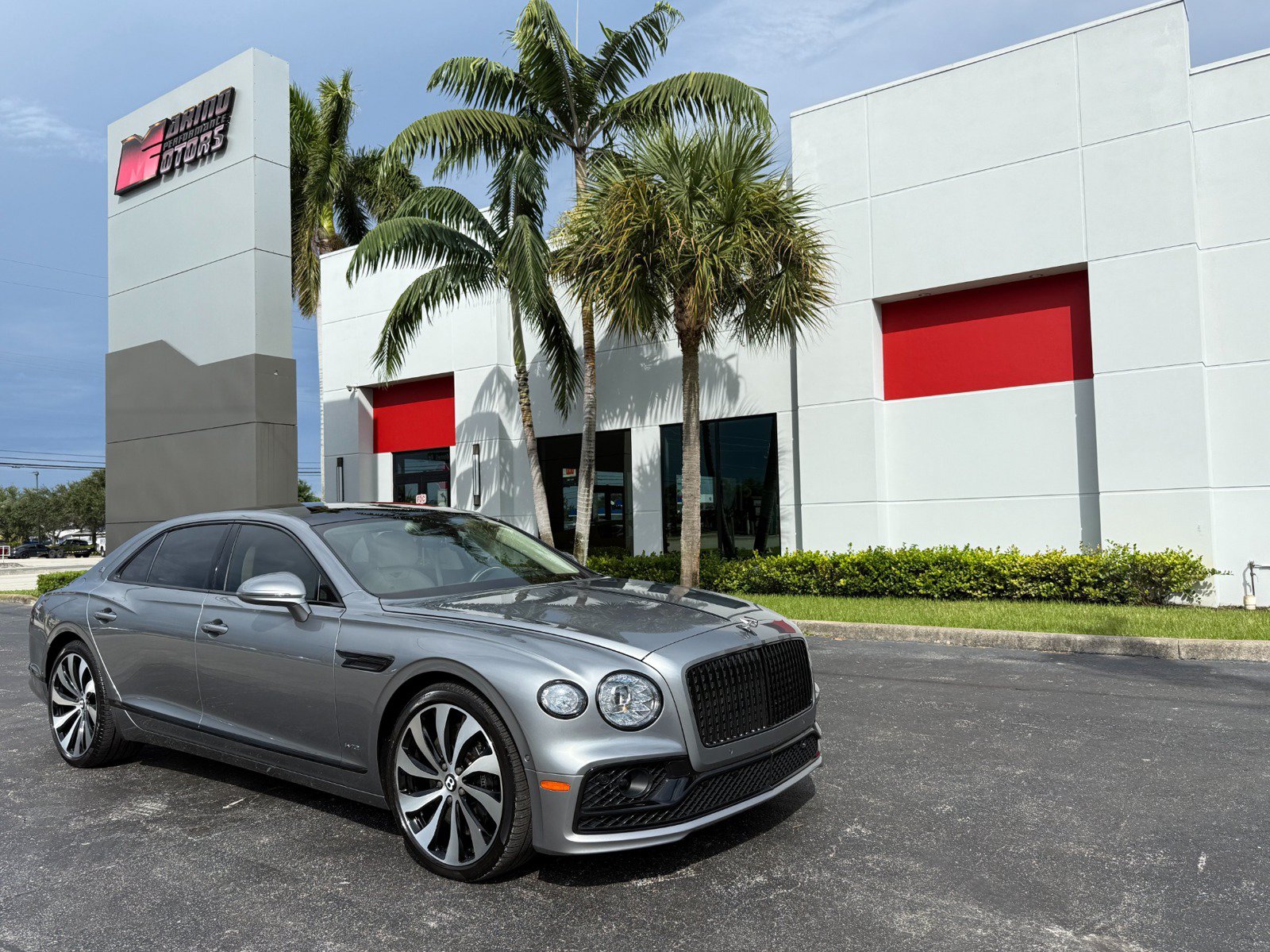 Used 2020 Bentley Flying Spur W12 AWD/4WD image 1