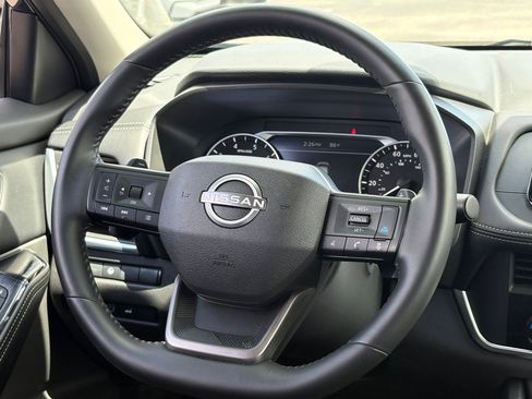 Used 2025 Nissan Rogue SV AWD/4WD image 21