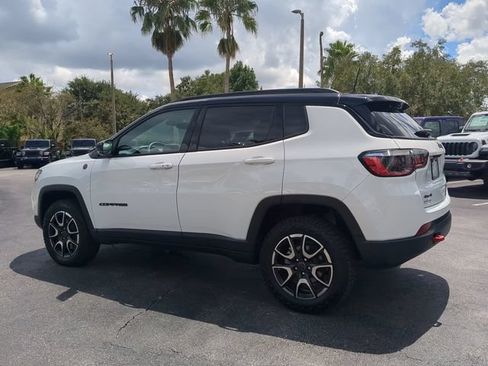 Used 2025 Jeep Compass Trailhawk w/ Trailhawk Convenience Group AWD/4WD image 7