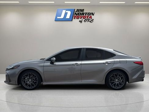 Used 2025 Toyota Camry XSE FWD image 8