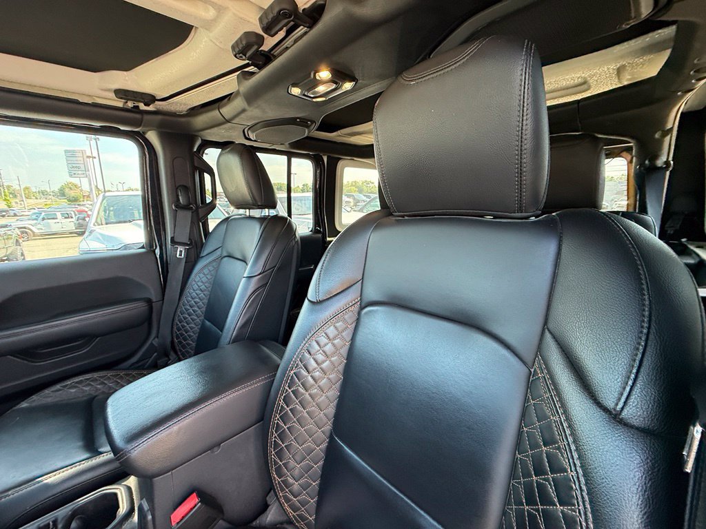 Used 2022 Jeep Wrangler Unlimited Sahara AWD/4WD image 13