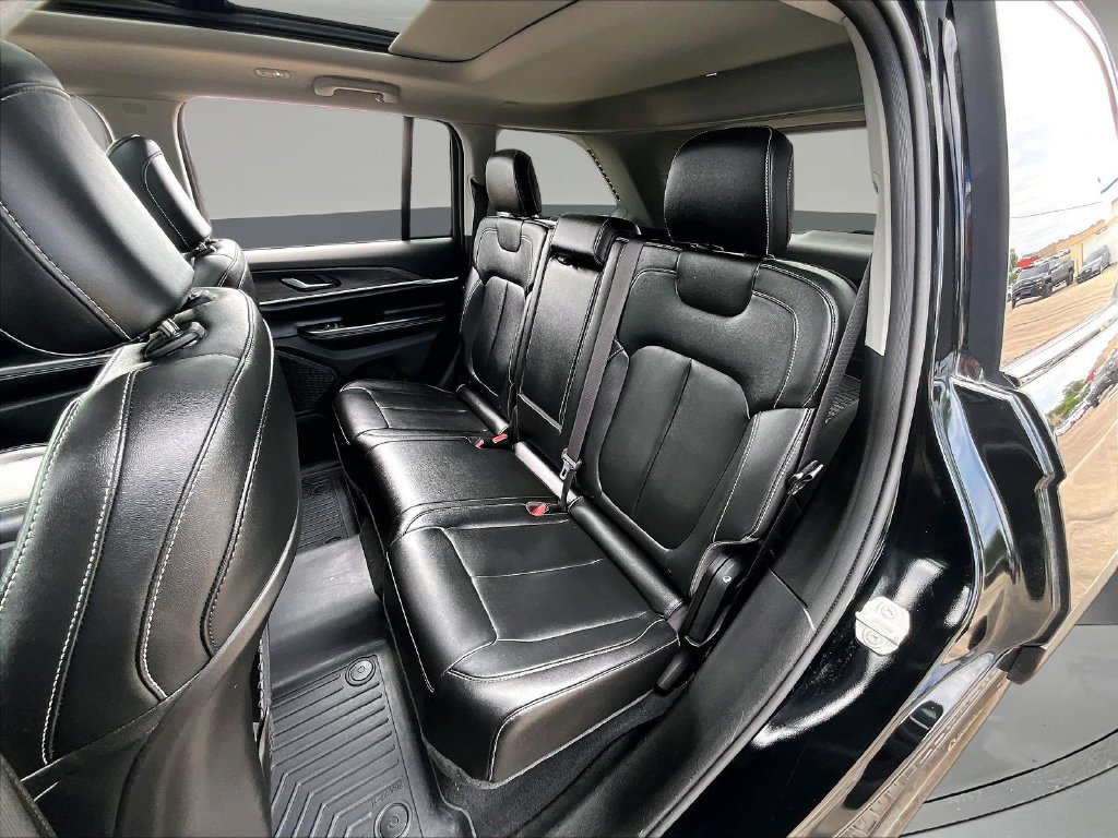 Used 2023 Jeep Grand Cherokee Limited AWD/4WD image 25