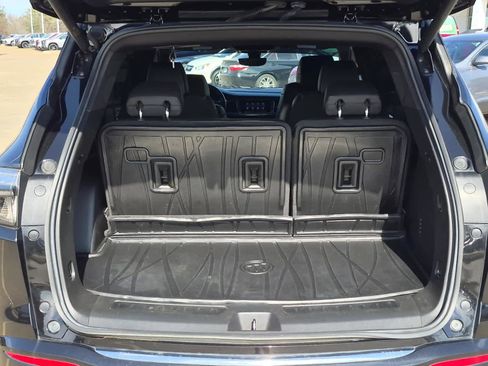 Used 2023 Buick Enclave Avenir w/ Avenir Technology Package image 10