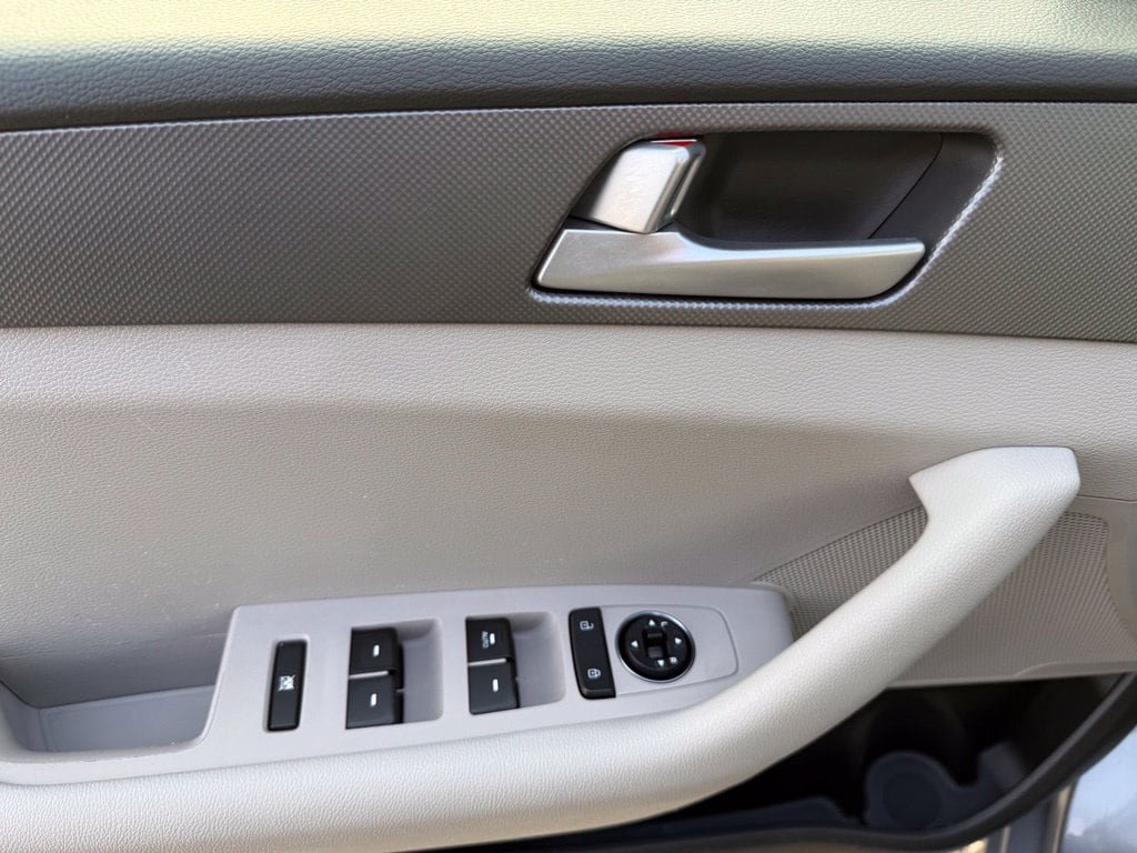 Used 2015 Hyundai Sonata SE FWD image 19
