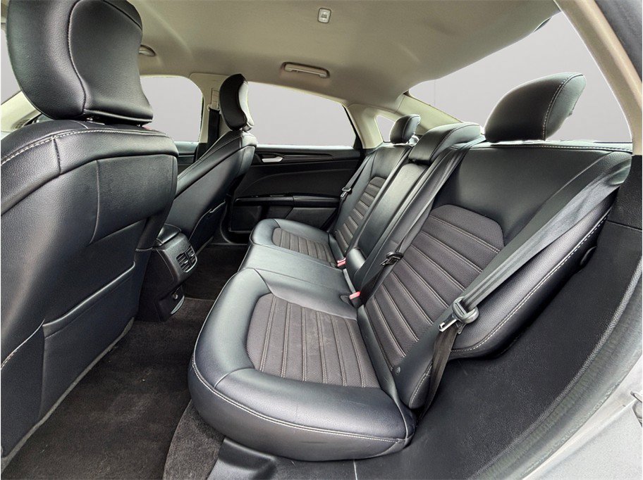 Used 2018 Ford Fusion SE w/ Equipment Group 201A FWD image 30