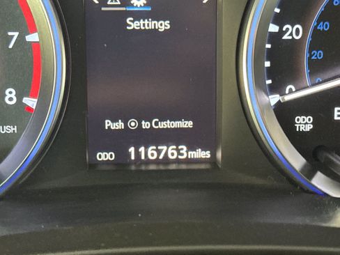 Used 2015 Toyota Highlander Limited w/ Driver Technology Package AWD/4WD image 31
