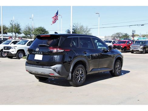 Used 2023 Nissan Rogue S image 6